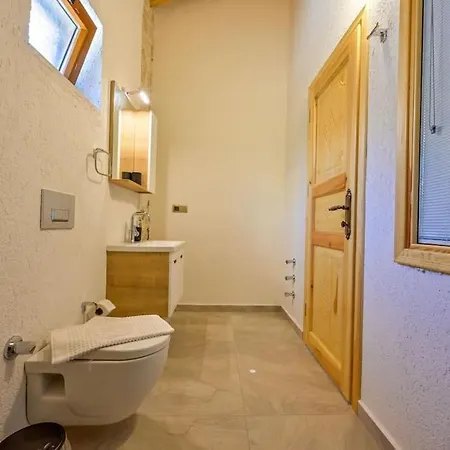 Vila Canoezue 4 *